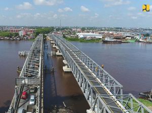 Bangun Jembatan Kembar, Jurus PUPR Tambah Akses Jalan di Kalbar