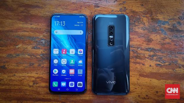 Vivo V17 Pro, Dual Kamera Pop-up Selfie Pertama