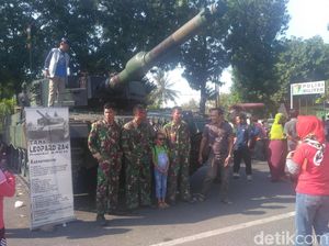 Pameran Kendaraan Tempur TNI di Situbondo Diserbu Warga
