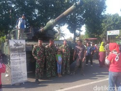 Pameran Kendaraan Tempur TNI di Situbondo Diserbu Warga