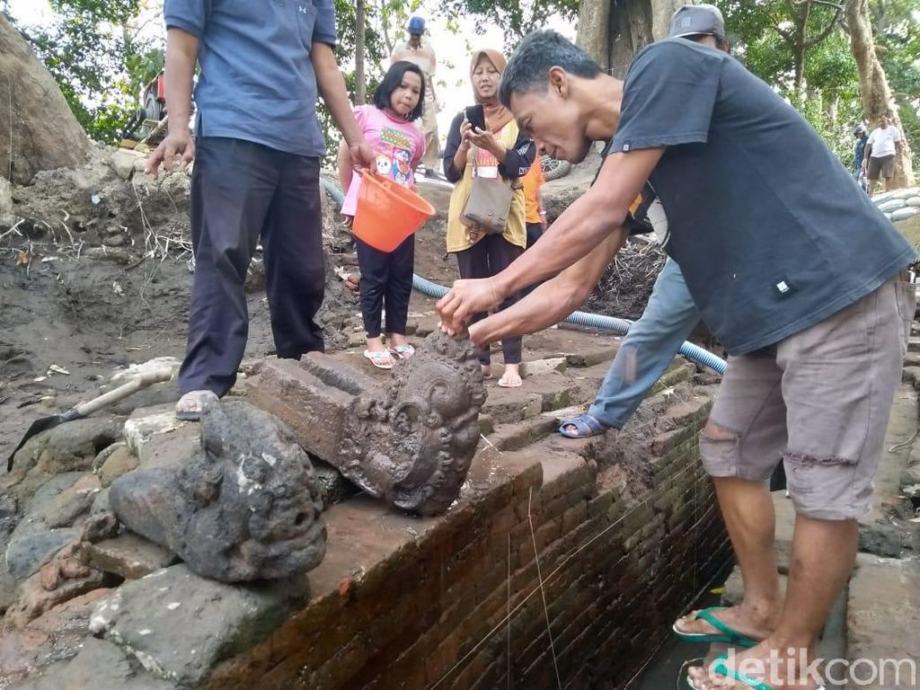 Ekskavasi Digelar di Jombang, BPCB Temukan 2 Pancuran Berbentuk Kepala Naga Ekskavasi Digelar di Jombang, BPCB Temukan 2 Pancuran Berbentuk Kepala Naga