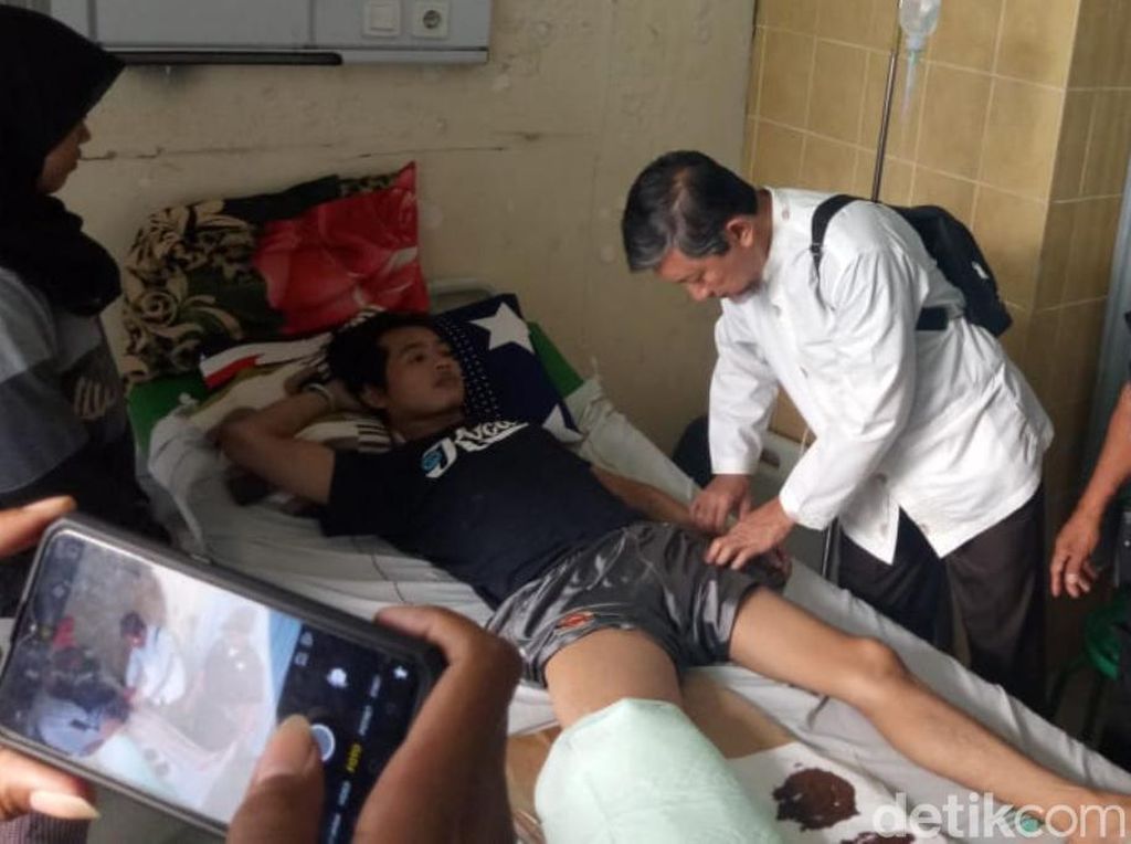 Kaki Warga Pasuruan yang Membusuk Akhirnya Diamputasi Kaki Warga Pasuruan yang Membusuk Akhirnya Diamputasi