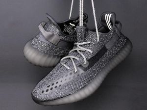 5 Sneakers Kolaborasi Artis Ini Punya Nilai Investasi Tinggi 5 Sneakers Kolaborasi Artis Ini Punya Nilai Investasi Tinggi