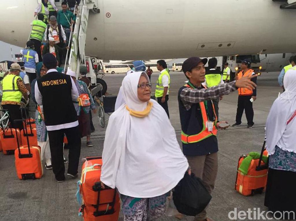 Kloter Terakhir Debarkasi Solo Tiba, 13 Jemaah Masih Perawatan Kloter Terakhir Debarkasi Solo Tiba, 13 Jemaah Masih Perawatan