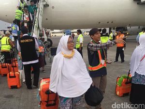 Kloter Terakhir Debarkasi Solo Tiba, 13 Jemaah Masih Perawatan Kloter Terakhir Debarkasi Solo Tiba, 13 Jemaah Masih Perawatan