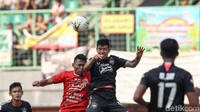 Penalti untuk Persija hadir pada injury time babak pertama. Bek PSIS, M Rio Saputro, melakukan tendangan salto untuk membuang bola, namun kakinya mengenai muka Ramdani. Marko Simic menjadi eksekutor, bisa menceploskan bola ke gawang. Persija unggul 1-0.