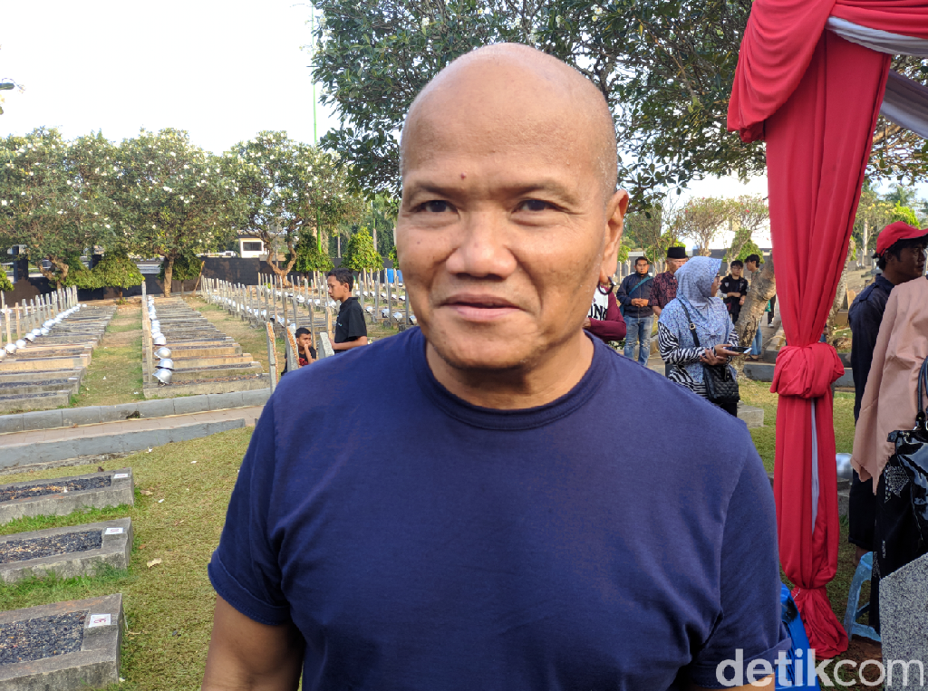 Ziarah ke Kalibata, Adrie Subono Kenang Tak Pernah Dimarahi Habibie Ziarah ke Kalibata, Adrie Subono Kenang Tak Pernah Dimarahi Habibie