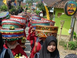 Indahnya Kebersamaan Warga Desa di Wonosobo Saat Kirab Tenong