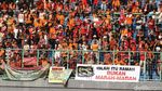 Beragam Spanduk Nyeleneh The Jakmania