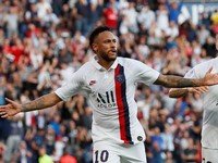 Neymar: Disoraki Suporter PSG, lalu Bikin Gol Kemenangan