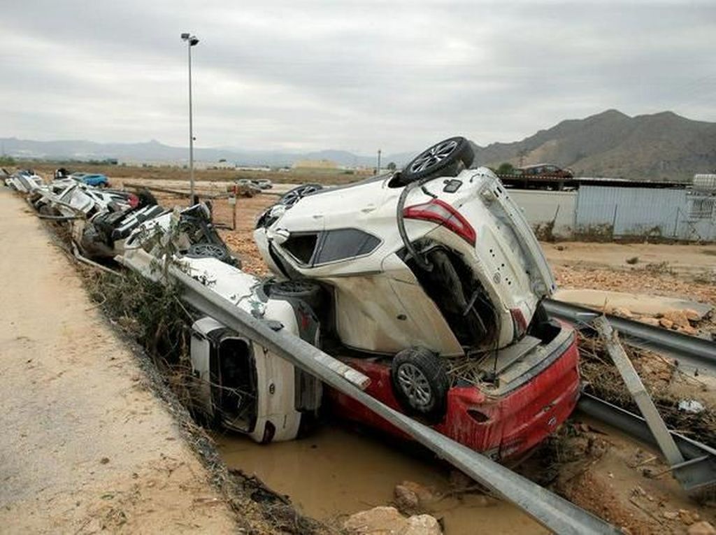 Banjir Bandang di Orihuela Spanyol Tewaskan 6 Orang Banjir Bandang di Orihuela Spanyol Tewaskan 6 Orang