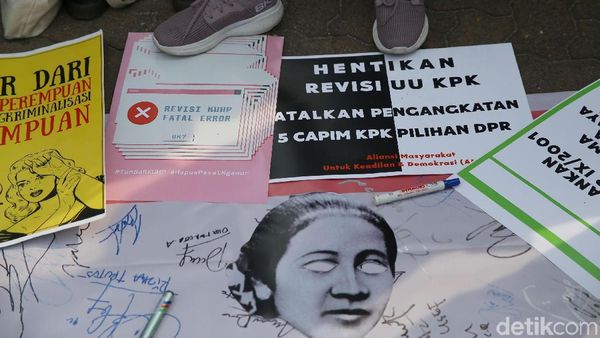 Aksi Massa Tolak RKUHP di CFD