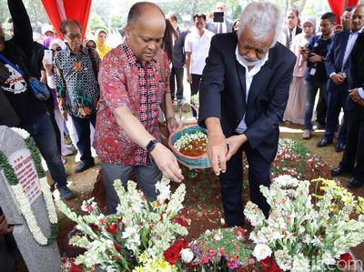 Xanana Gusmao Ziarah ke Makam Habibie