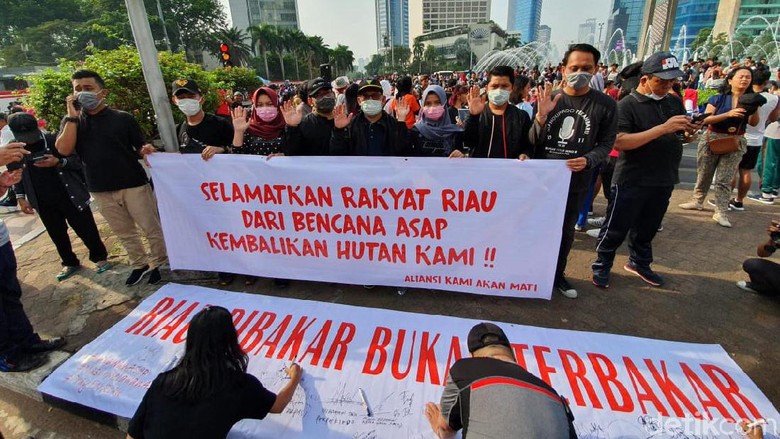 Tanggung Jawab Pemerintah pada Bencana Asap Tanggung Jawab Pemerintah pada Bencana Asap