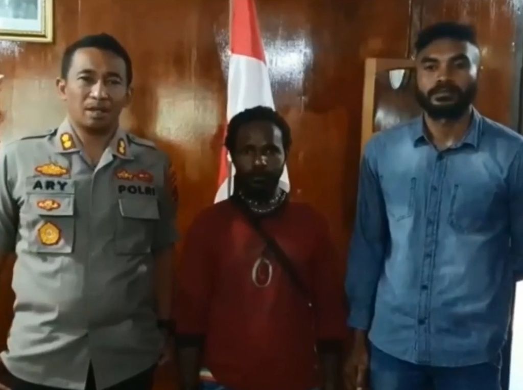 Kangen Keluarga, Anggota Kelompok Kriminal Papua Serahkan Diri Kangen Keluarga, Anggota Kelompok Kriminal Papua Serahkan Diri
