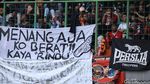 Beragam Spanduk Nyeleneh The Jakmania