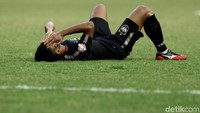 Persija terus menyerang. Peluang hadir pada menit ke-59, umpan silang dari Novri Setiawan disundul Joan Tomas, tapi tepat sasaran ke tangan Jandia.