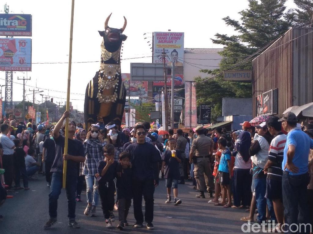 Meriahnya Nadran-Sedekah Bumi di Gunungjati, Cirebon Meriahnya Nadran-Sedekah Bumi di Gunungjati, Cirebon