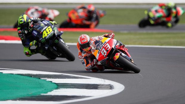 MotoGP - British Grand Prix - Silverstone Circuit, Silverstone, Britain - August 25, 2019  Repsol Honda's Marc Marquez and Monster Energy Yamaha's Valentino Rossi in action during the race  REUTERS/David Klein