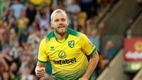 Teemu Pukki bisa menjadi alternatif lain untuk MU. Ia menjadi sensasi musim ini dengan mengemas enam gol dan dua assist dari tujuh laga bersama Norwich City. Pemain asal Finlandia tersebut juga sudah mengenal dengan baik sepakbola Inggris. (Foto: John Sibley/REUTERS)