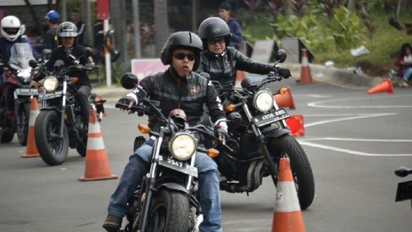 Bikers Moge Honda Berlatih Safety Riding