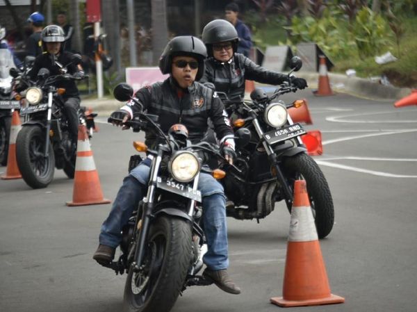 Bikers Moge Honda Berlatih Safety Riding