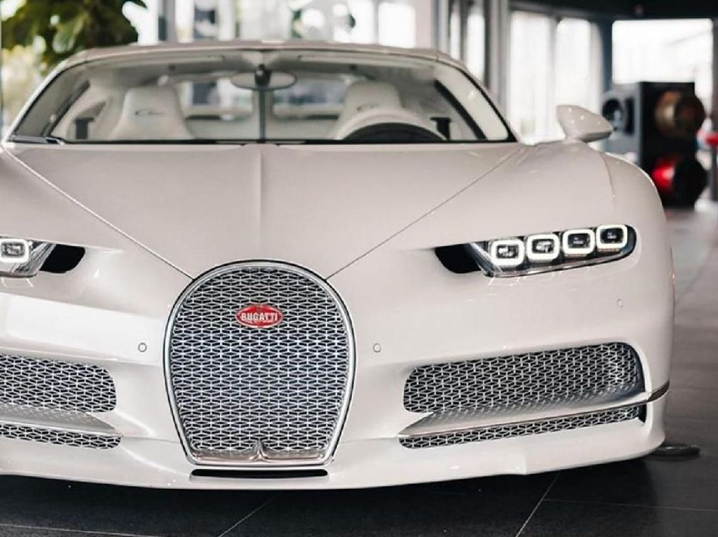 Mewah! Rapper Post Malone Beli Bugatti Chiron Serba Putih Mewah! Rapper Post Malone Beli Bugatti Chiron Serba Putih