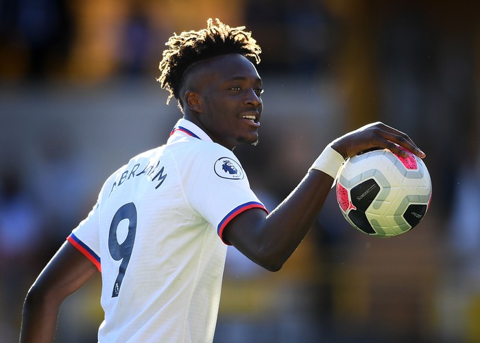WOLVERHAMPTON, ENGLAND - SEPTEMBER 14: Tammy Abraham of Chelsea celebrates after scoring his teams fourth goal during the Premier League match between Wolverhampton Wanderers and Chelsea FC at Molineux on September 14, 2019 in Wolverhampton, United Kingdom. (Photo by Clive Mason/Getty Images)