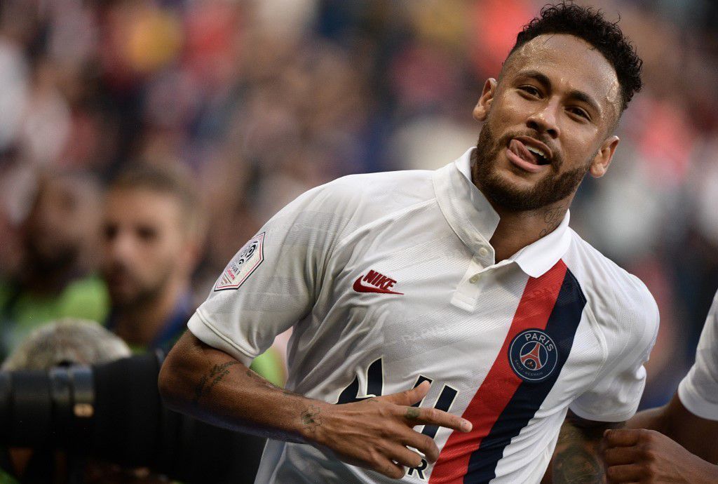 Paris Saint-Germain's Brazilian forward Neymar celebrates after scoring a goal during the French L1 football match between Paris Saint-Germain (PSG) and Racing Club de Strasbourg Alsace (RCS) on September 14, 2019 at the Parc des Princes stadium in Paris. (Photo by Martin BUREAU / AFP)