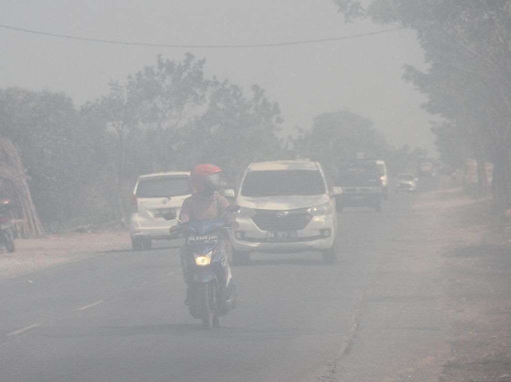 Jarak Pandang Terbatas, Ini Cara Aman Berkendara di Kabut Asap