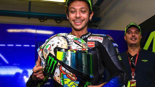 Perpaduan Makanan Italia di Helm Spesial Valentino Rossi