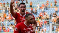 Sesaat babak kedua berjalan, Persija mendapatkan peluang lagi. Xandao yang melakukan tendangan keras dari dalam kotak penalti pada menit ke-48, meneruskan situasi tendangan bebas.