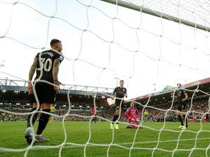 Lini Belakang Bikin Blunder, Guardiola: Mereka Juga Manusia