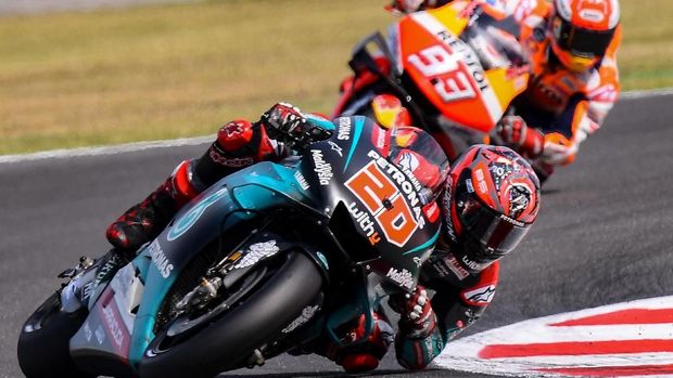 Marc Marquez menang atas Fabio Quartararo di lap terakhir.