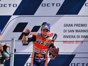Marquez Disoraki Pendukung Rossi di Podium Juara MotoGP San Marino