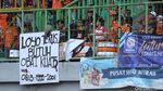 Beragam Spanduk Nyeleneh The Jakmania