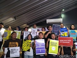 Gelar Aksi Teatrikal, Aliansi Aktivis Demokrasi Tolak RUU KUHP