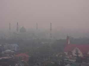 Kabut Asap Masih Pekat di Riau, Libur Sekolah Diperpanjang Kabut Asap Masih Pekat di Riau, Libur Sekolah Diperpanjang