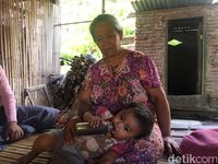 Bayi minum kopi