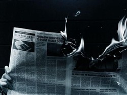 Bangkrutnya Koran Orang Terkaya Dunia, Mati Dibunuh Ponsel