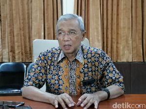Busyro Muqqodas Pertanyakan Sikap DPR Tak Jadi Revisi UU Pemilu Busyro Muqqodas Pertanyakan Sikap DPR Tak Jadi Revisi UU Pemilu
