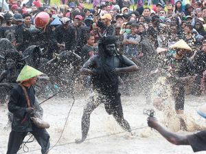 Melihat Keseruan Ritual Kebo-keboan Alasmalang Melihat Keseruan Ritual Kebo-keboan Alasmalang
