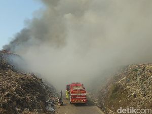 Kebakaran Landa TPA Sampah di Makassar