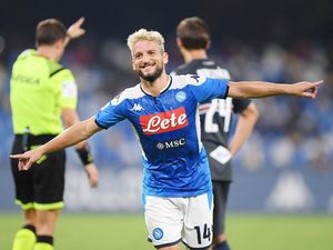 Napoli vs Sampdoria: Dua Gol Mertens Bawa Partenopei Menang 2-0