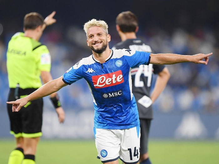 NAPLES, ITALY - SEPTEMBER 14: Dries Mertens of SSC Napoli celebrates after scoring the 2-0 goal during the Serie A match between SSC Napoli and UC Sampdoria at Stadio San Paolo on September 14, 2019 in Naples, Italy. (Photo by Francesco Pecoraro/Getty Images)