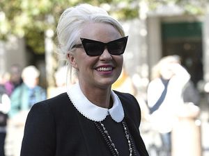 Sosialita Ini Lelang Kursi Seks Seharga Rp 174 Juta untuk Amal