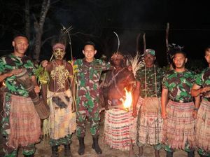 3 Putra Daerahnya Jadi TNI, Suku Kanum Papua Gelar Syukuran Adat 3 Putra Daerahnya Jadi TNI, Suku Kanum Papua Gelar Syukuran Adat