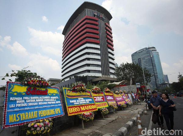 Karangan Bunga untuk Pimpinan KPK yang Baru