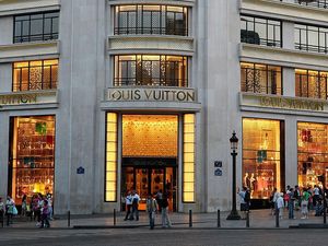 Louis Vuitton, Merek Milik Orang Terkaya Jadi Bahan Baju Dinas DPRD Tangerang