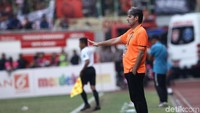 Julio mendapat ultimatum karena belum bisa membawa Persija Jakarta tampil sip. Sebelum menang lawan Mahesa Jenar, mereka imbang dua kali dan tumbang dua kali. (Foto: Rifkianto Nugroho/detikcom)